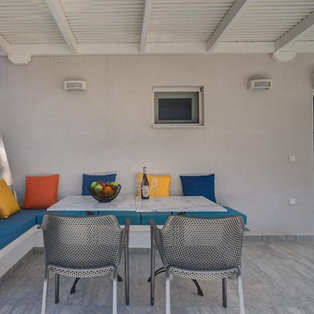 Molos Beachfront Apartments In 季亚科普通 外观 照片