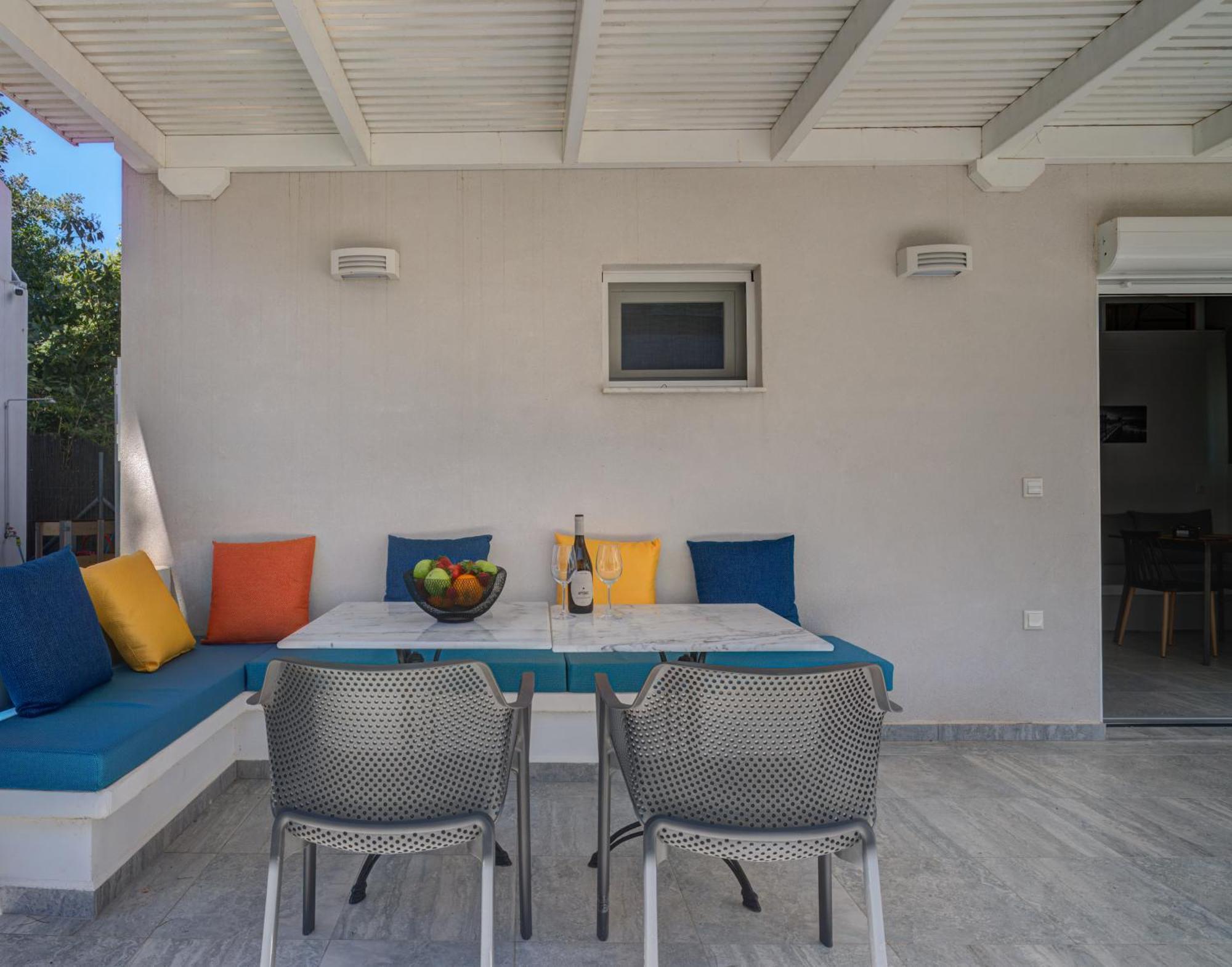 Molos Beachfront Apartments In 季亚科普通 外观 照片