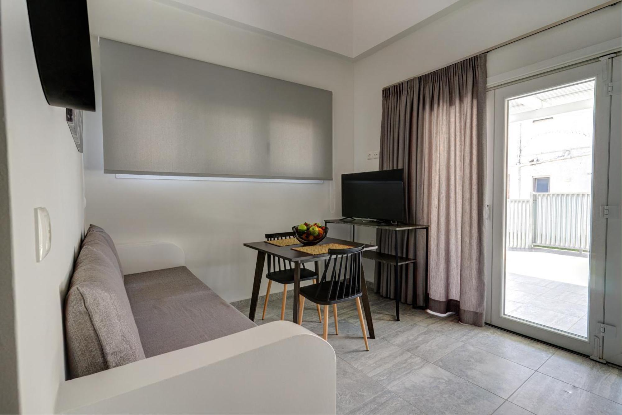 Molos Beachfront Apartments In 季亚科普通 外观 照片