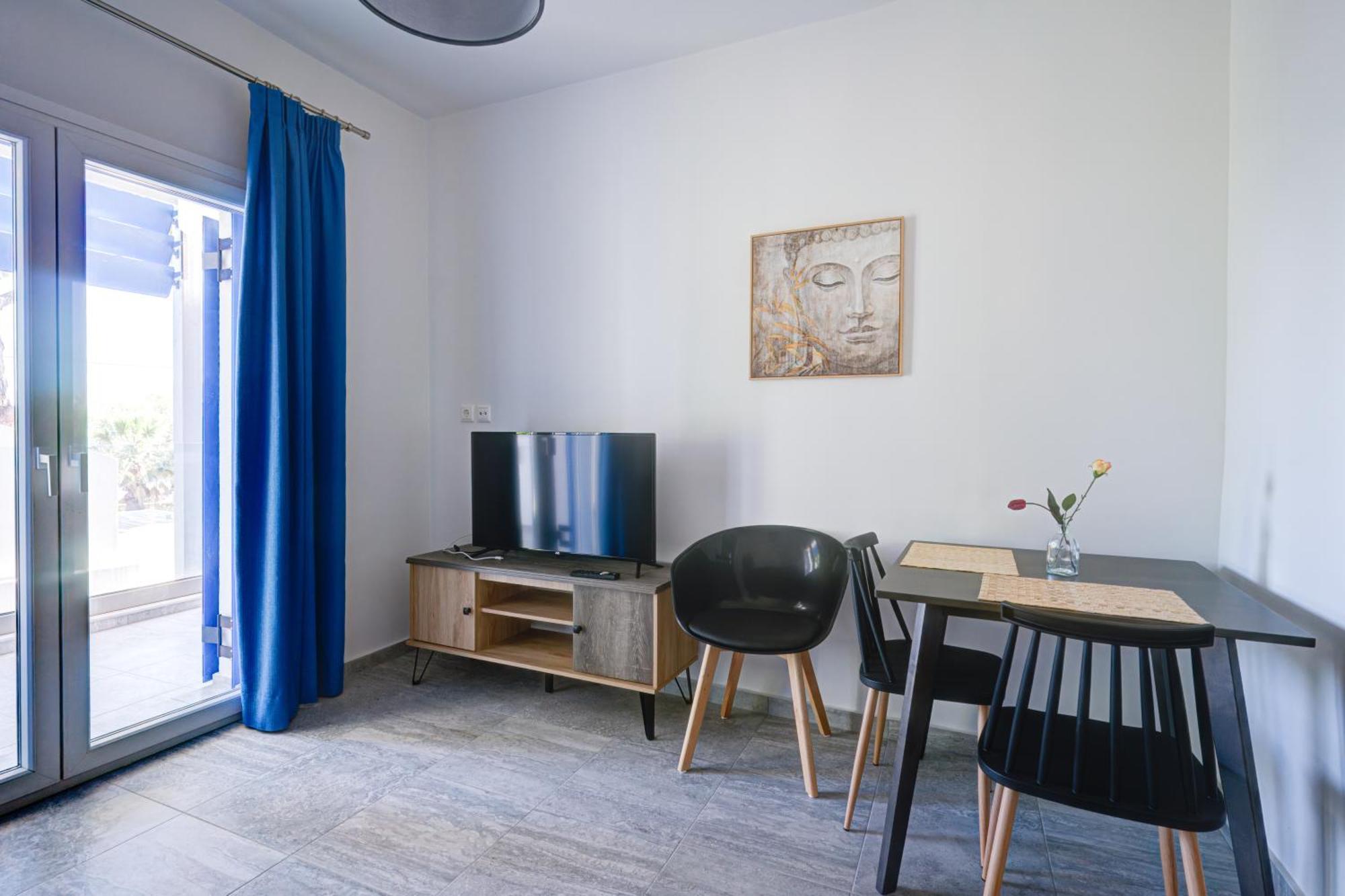 Molos Beachfront Apartments In 季亚科普通 外观 照片