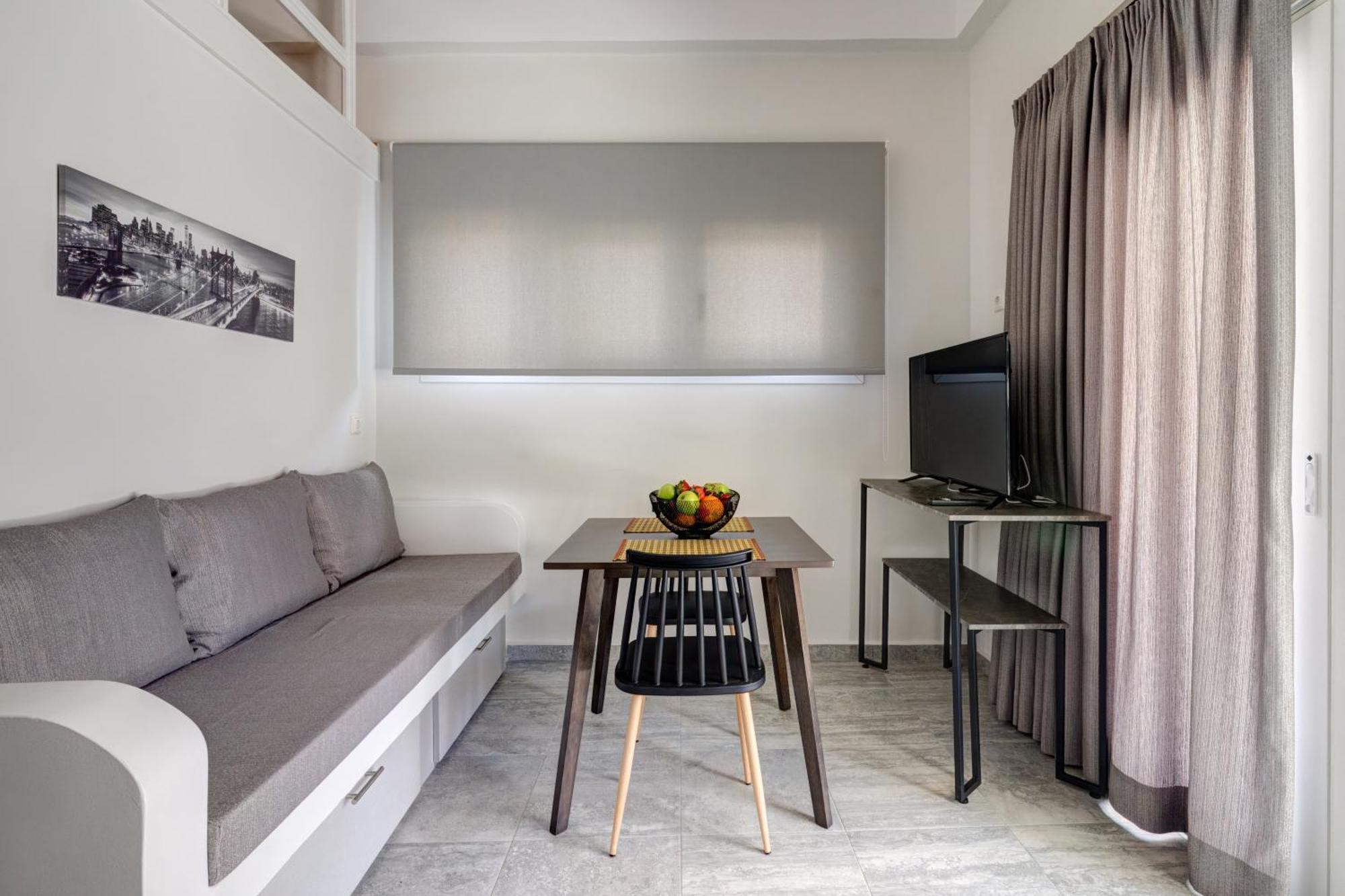 Molos Beachfront Apartments In 季亚科普通 外观 照片