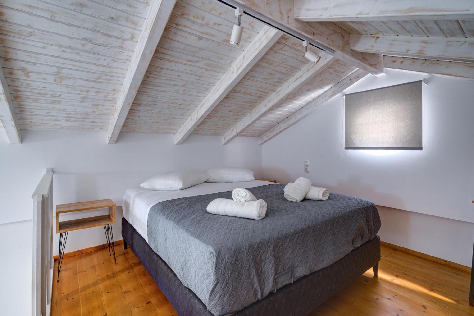 Molos Beachfront Apartments In 季亚科普通 外观 照片