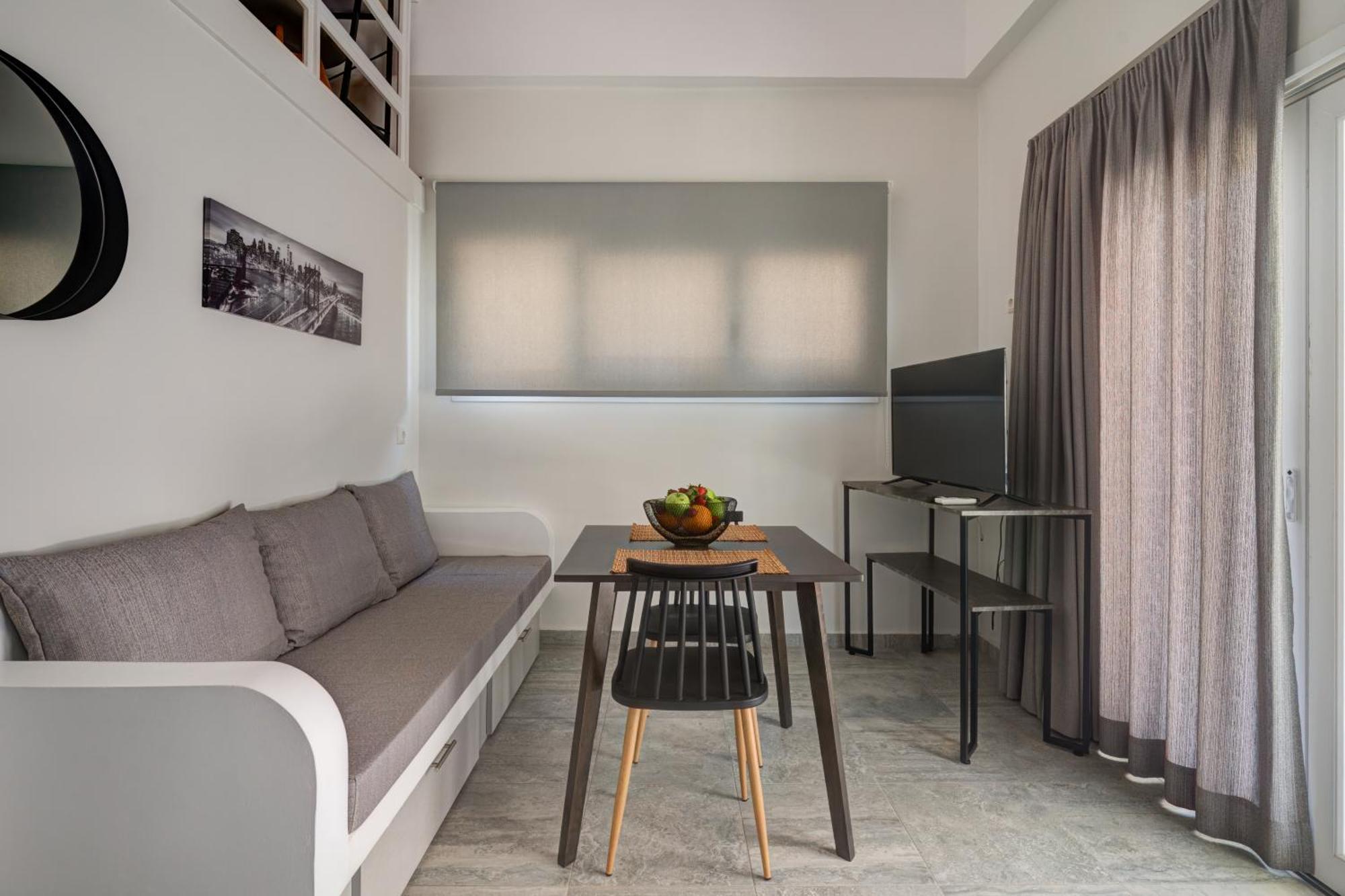 Molos Beachfront Apartments In 季亚科普通 外观 照片