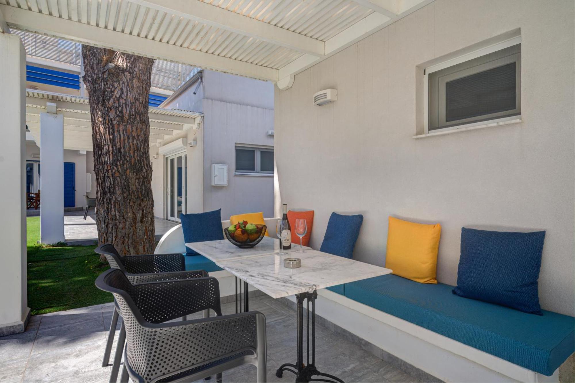 Molos Beachfront Apartments In 季亚科普通 外观 照片