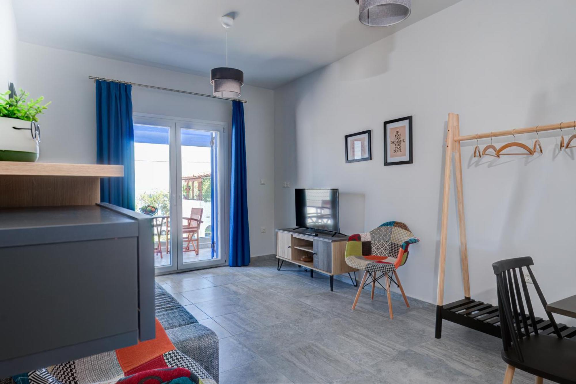 Molos Beachfront Apartments In 季亚科普通 外观 照片